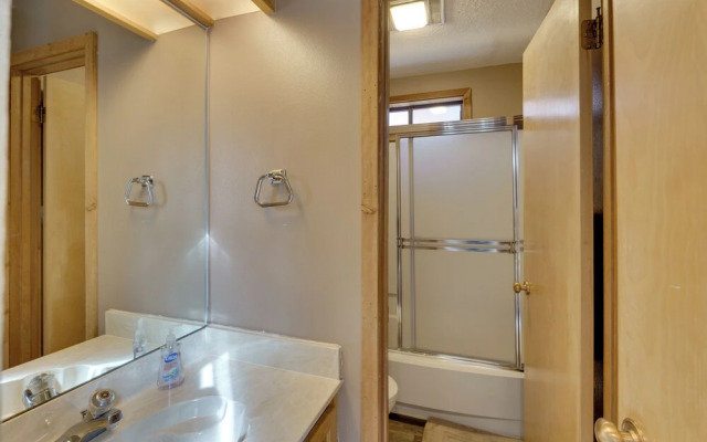 Walk to Lifts: Ski-in/ski-out Angel Fire Condo