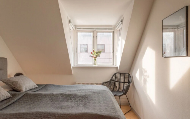 Sanders Boulevard - Cute 2-bdr Apt By the Canal