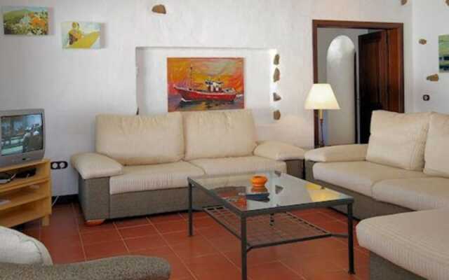 Villa - 3 Bedrooms with Pool - 103087