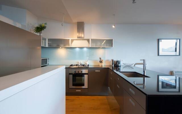 Panorama Terrace Apartments, Element Escapes