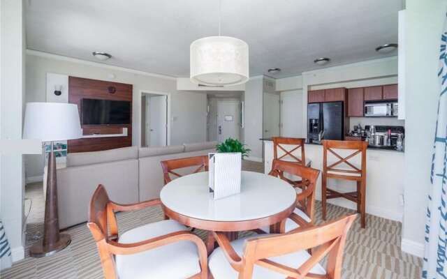 Fabulous Waterfront 2BR 2BA Trump Tower Apartment 6 Guests