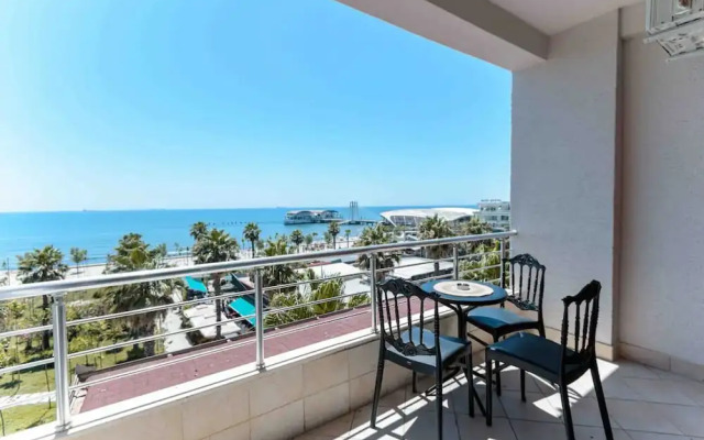 Grand View Apartment