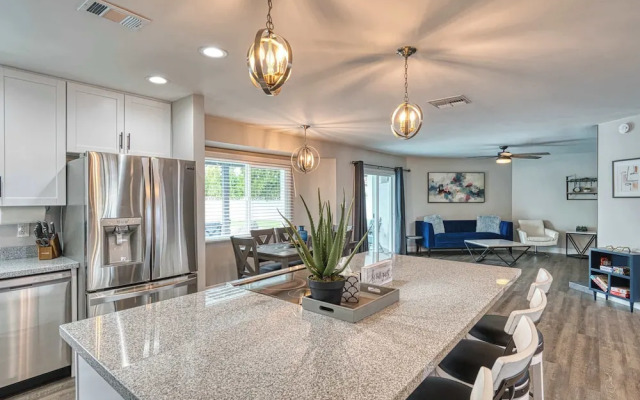 3BR Sleeps 8 Pool Putting Green BQQ Large Island!