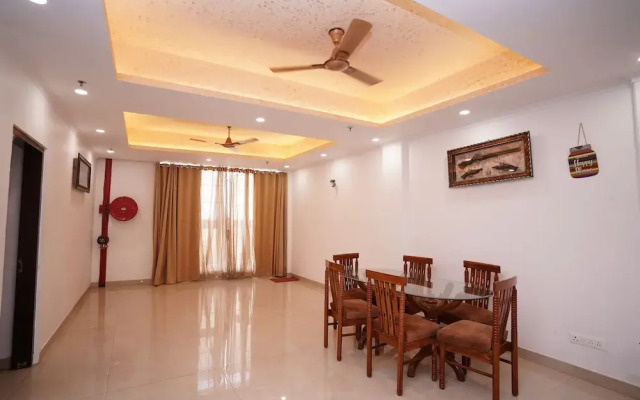 Hotel Moon Taj Near Yashobhoomi