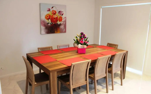 Serviced Houses - Villa Hodgkinson