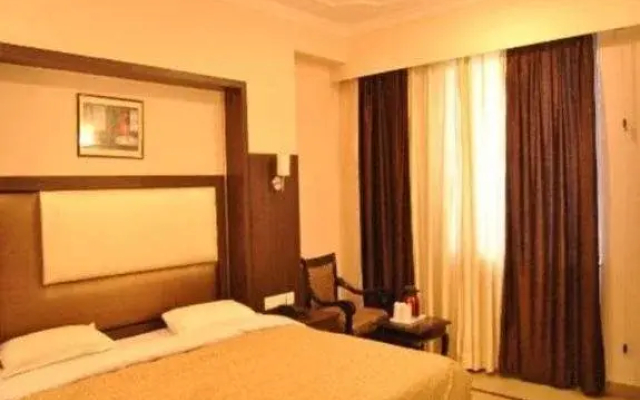 Paramount Hotel