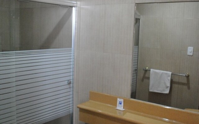 Hotel Makroz