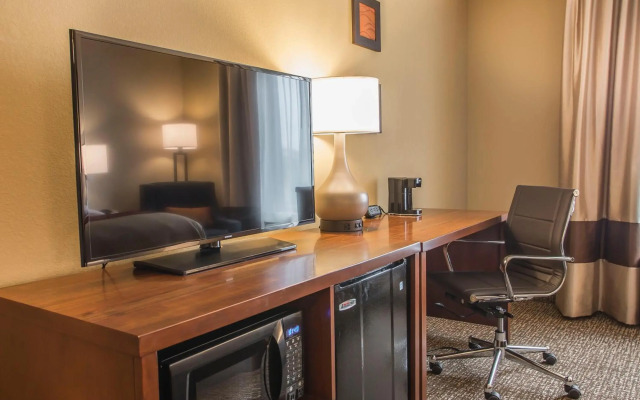Comfort Inn PA Turnpike - 1-81