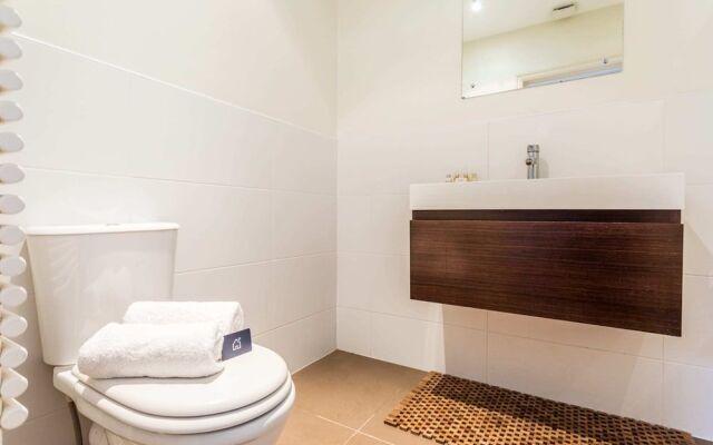 Bright and Spacious Notting Hill Nest
