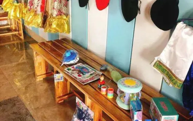 Yaxue Holiday Hotel