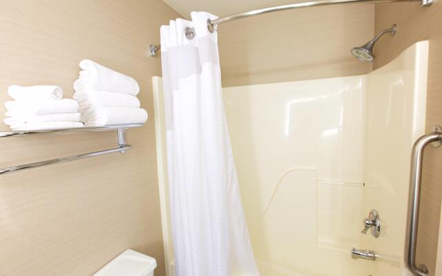Holiday Inn Express Fargo-West Acres by IHG