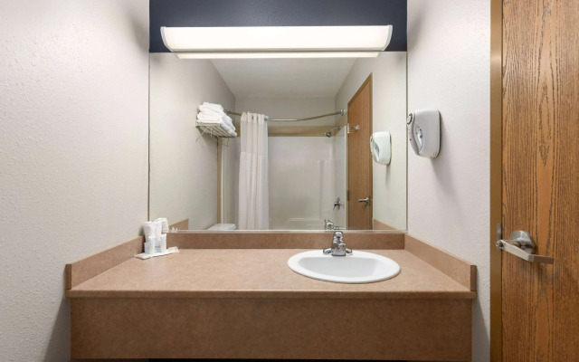 Super 8 by Wyndham St-Jerome