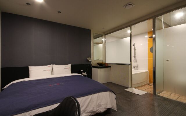 The M Hotel
