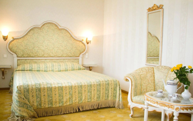 Topaz Boutique Hotel