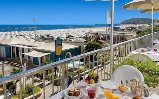 Hotel Caravelle