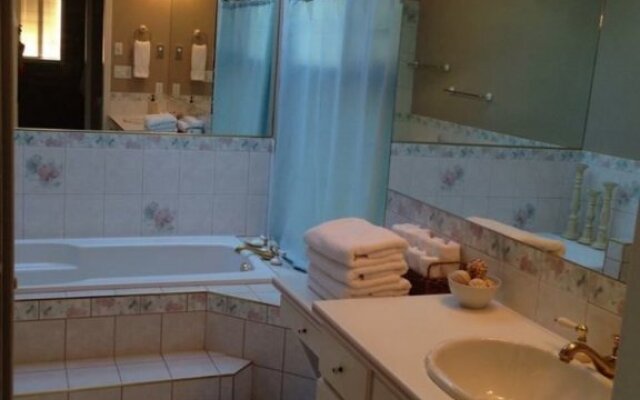 Harrison Lakehouse Vacation Home - House Rental