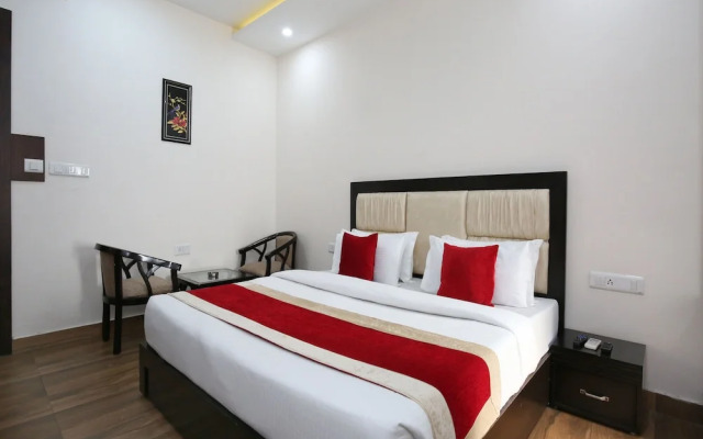 OYO 10027 Hotel Red Petal