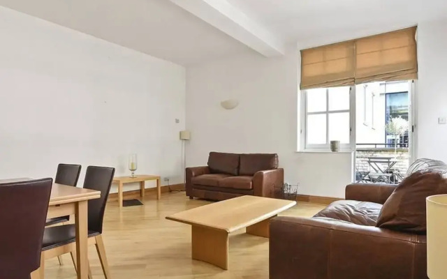 Modern 1 Bedroom Flat Near Liverpool Street With Patio