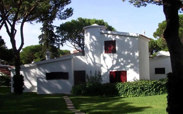 House with beautiful garden and swimming pool