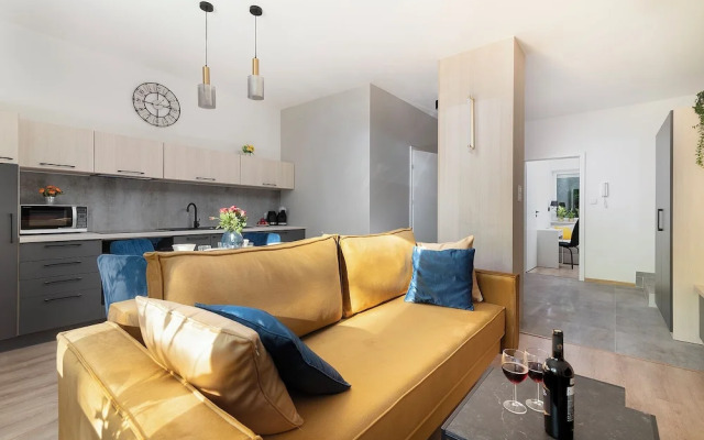 EASY RENT Apartments- KOSMOS