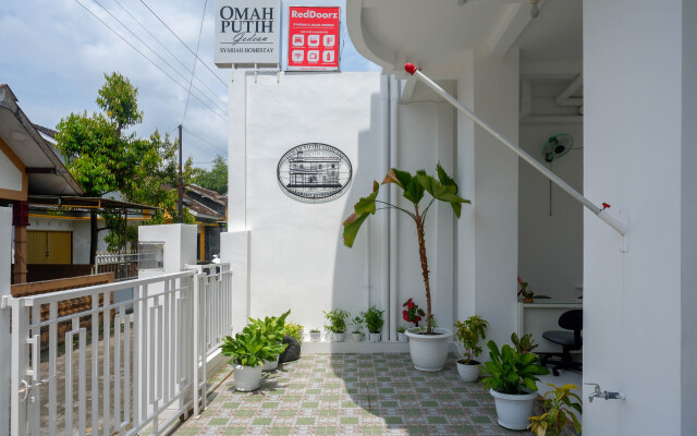 RedDoorz Syariah @ Jalan Godean