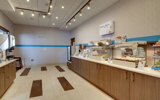Holiday Inn Express & Suites Galesburg by IHG