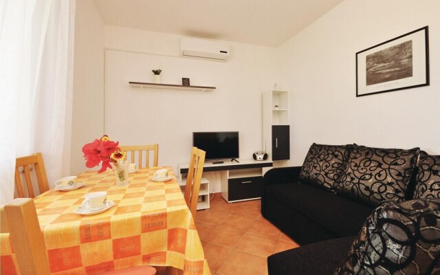 Awesome Home in Starigrad Paklenica With 1 Bedrooms
