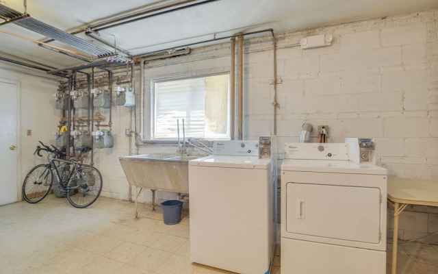 Walk to Train: Convenient Skokie Condo!