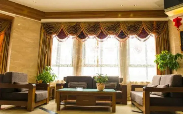 Fenghuang Huating Hostel