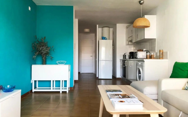 New Stunning Seaview Apartment with lovely balcony