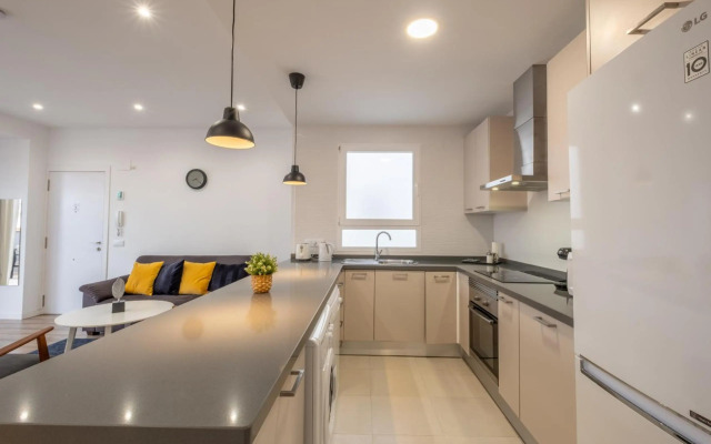 Modern Penthouse with Private Terrace