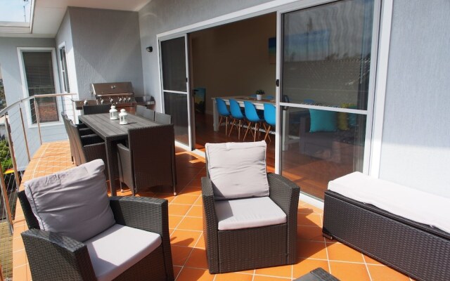 Government Road, 117a 'Pollys' View'