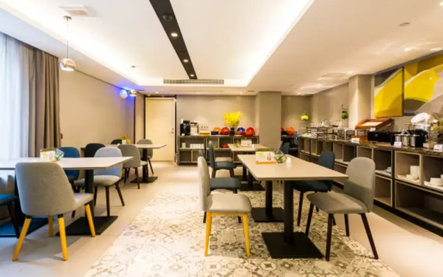 Homeinn Selected Hotel (Shanghai Hongqiao Gubei Yaohong Road Subway Station)