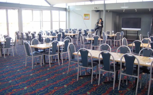 Christies Beach Hotel