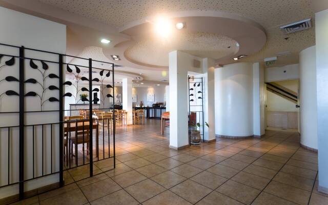 Beach Hotel by Zvieli hotels