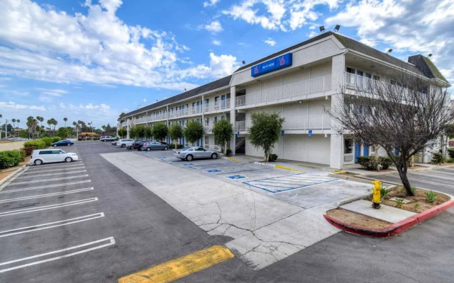 Motel 6 Escondido, CA