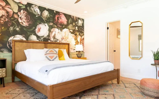 Fleur Noire Hotel