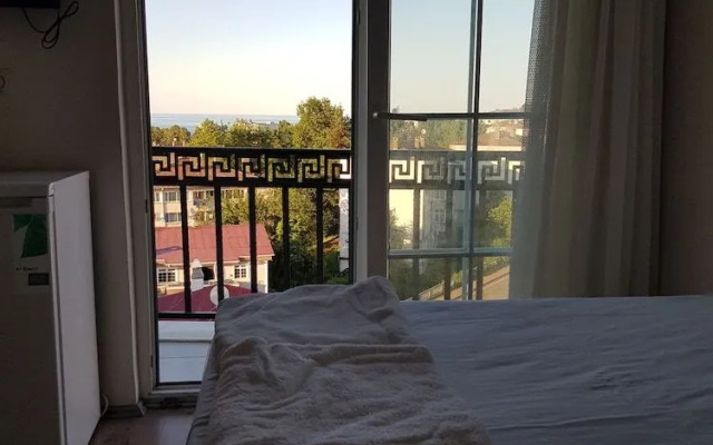 Zoviya Hill White Apart