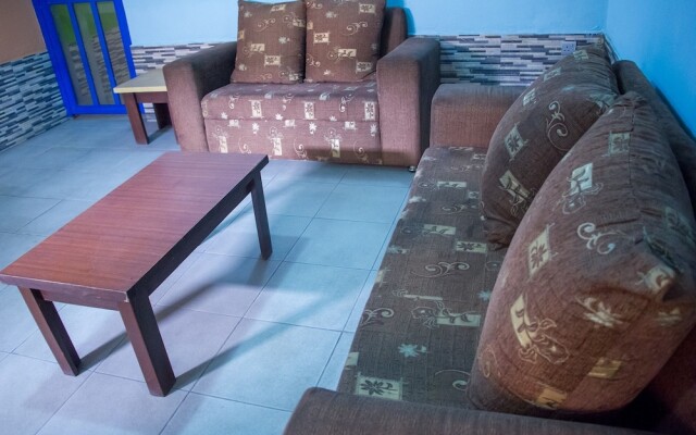 Lukham Crown Hotel