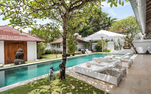 Villa Putih Seminyak