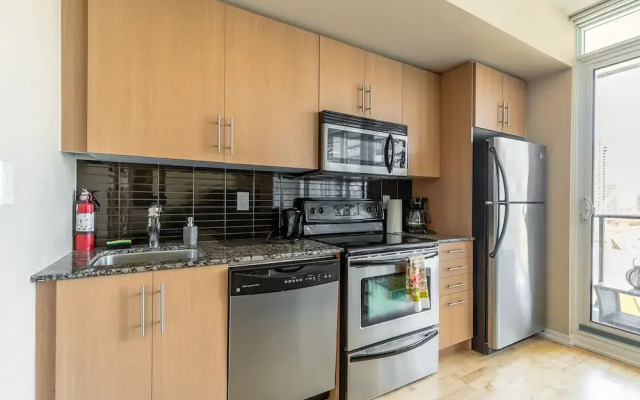 Sky View Suites - Maple Leaf Square