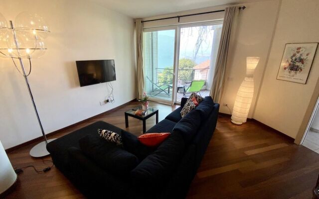 Emma Apartment With Terrace Lake View in Verbania