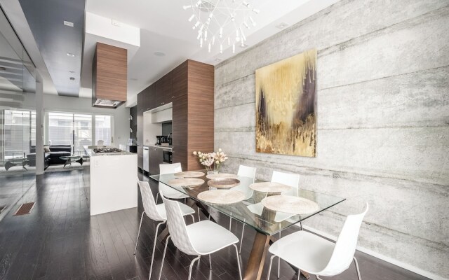 Cozy 5 Bedroom House in Downtown Toronto