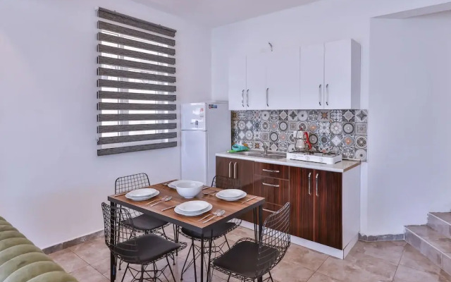 3 House Apart