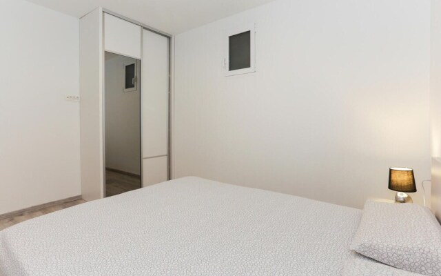 Amazing Home in Solin with WiFi, 1 Bedrooms & Hot Tub