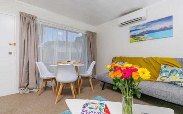 Super 2 bed flat in Remuera