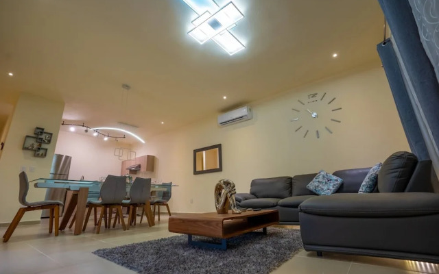 Luxury Apartment With Poll