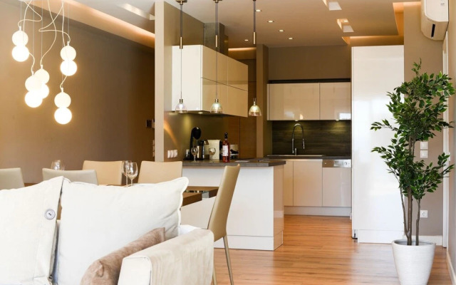 142m² Bright Alimos Apartment with Marina View