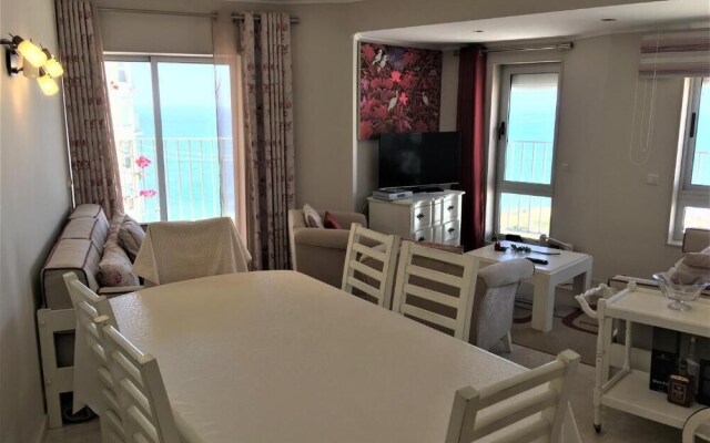 10E Torre Rocha by Casas & Papéis