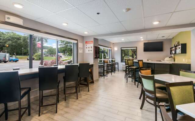 Clarion Pointe Jamestown - Falconer